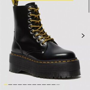 Dr. Martens Jadon Max Black Buttero Women’s Platform Boots (NWOT) size 5!